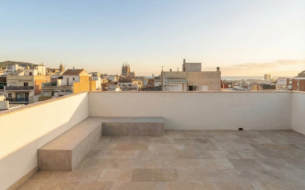 Antes: Terraza-solarium en la cubierta con vistas a Gràcia