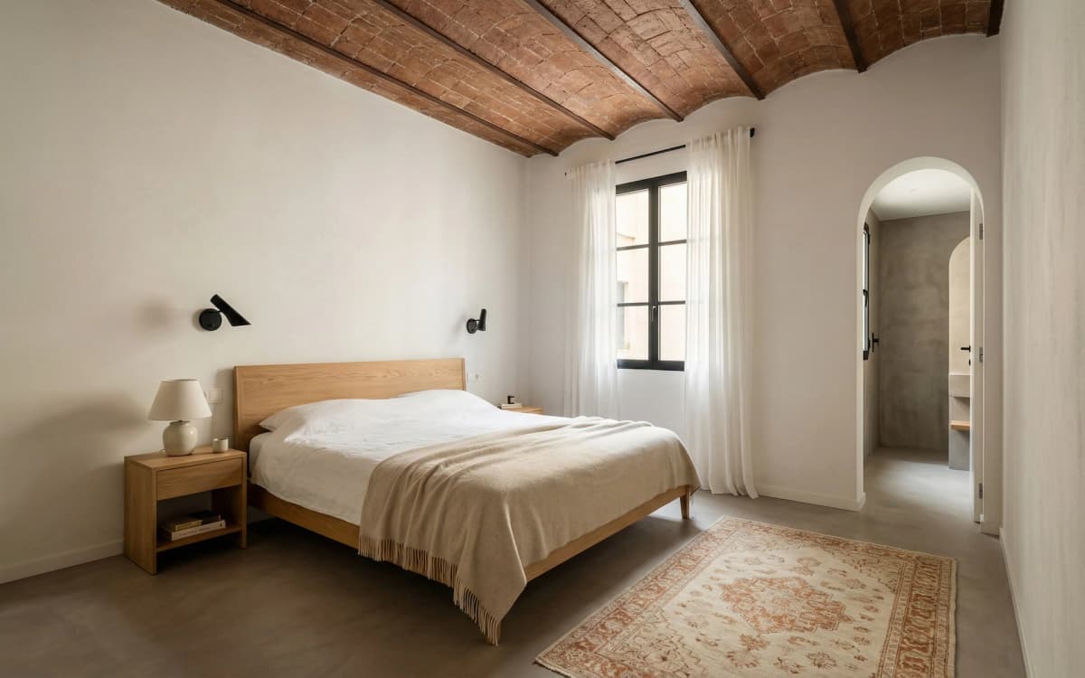Después: Dormitorio principal con volta catalana restaurada