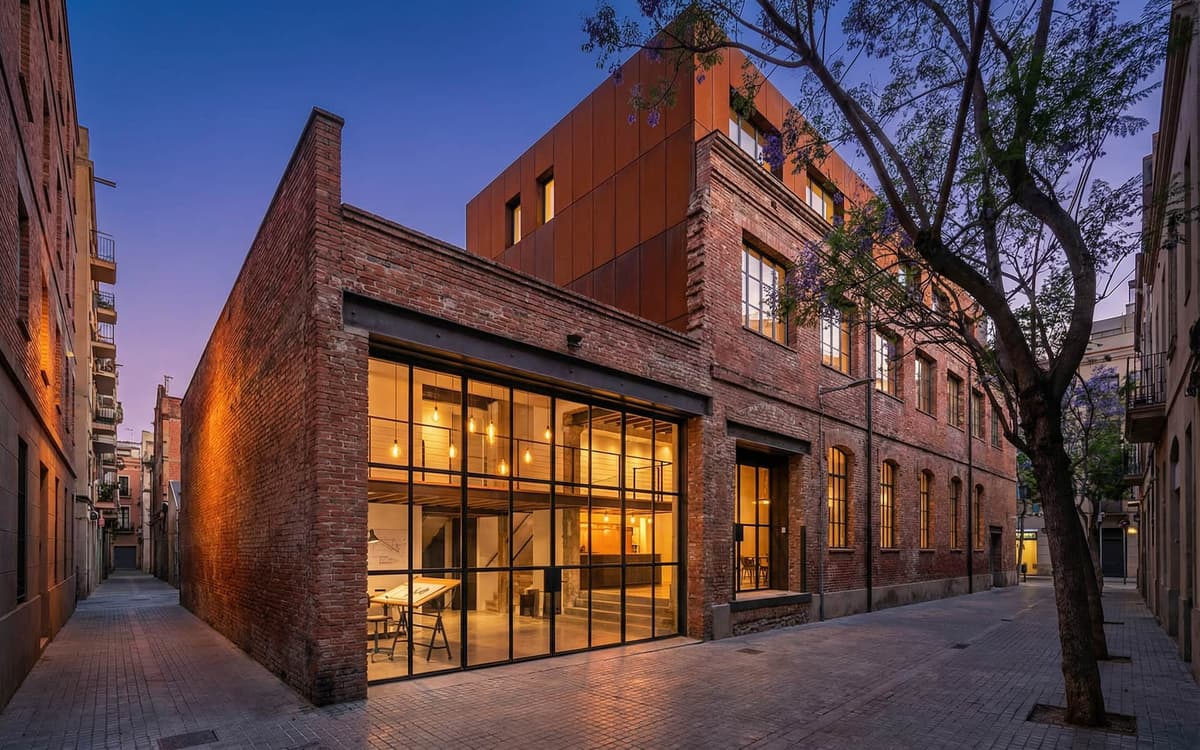 Licencia de obras para fachada de loft en Poblenou